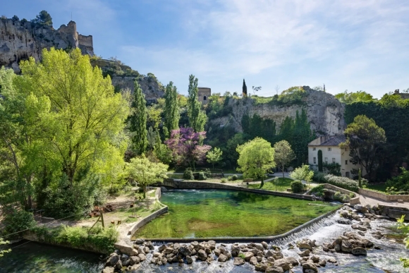 -le-village-de-fontaine-de-vaucluse.webp