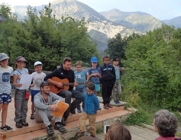 Le-concert-avec-les-enfants.jpg