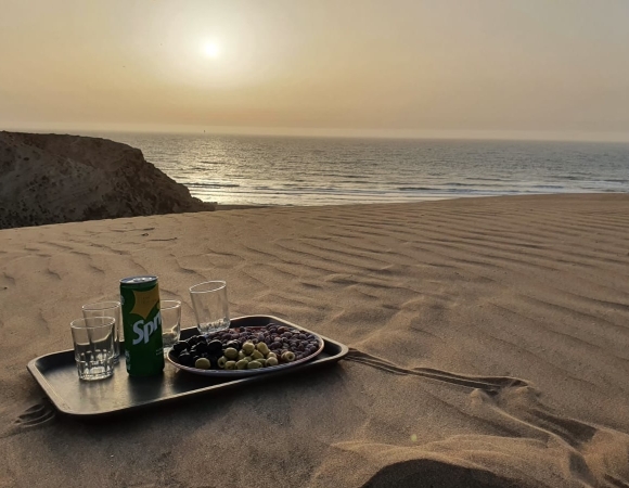 apero-coucher-de-soleil-essaouira-voyage-a-pied-en-famille.jpg