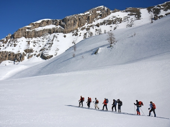 au-pied-des-montagnes-du-queyras-en-raquettes.jpg
