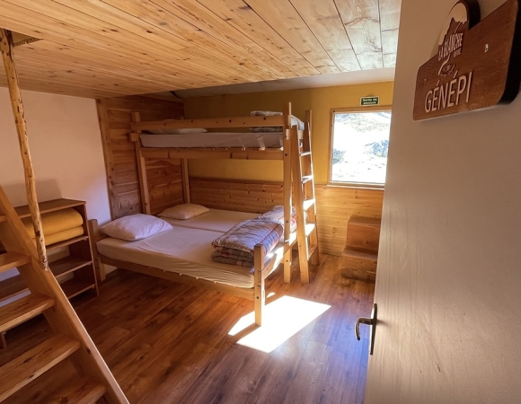 autre-chambre-refuge-de-la-blanche-randonnee-raquettes-queyras.jpeg