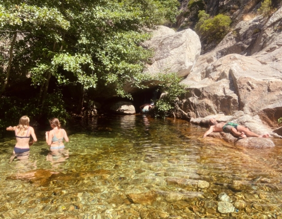baignade-gorges-de-colombieres-apres-la-session-VTT-en-famille-sur-la-voie-verte-passa-pais.jpeg