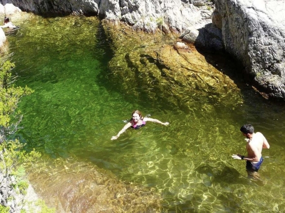 baignade-marche-randonnee-soleil-slow-tourism-nature-occitane.jpg