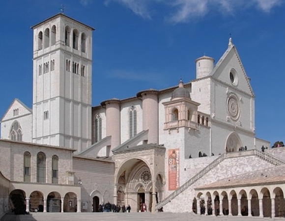ballade-sur-la-place-de-la-basilique-de-saint-francois-d-assise.jpg
