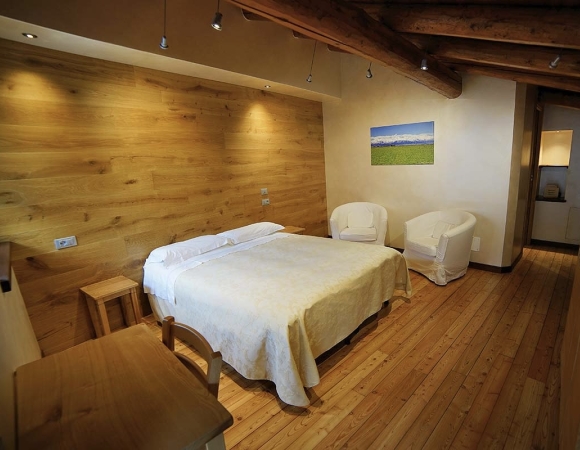 chambre-double-la-locanda-Ceaglio-val-maira.jpg