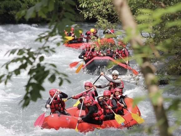 eaux-vives-rapides-rafting.jpg