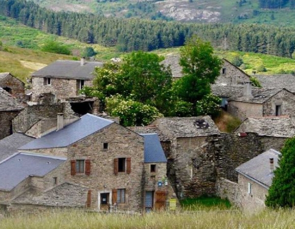 hameau-de-douch-caroux.jpg