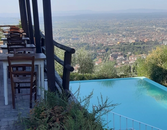 hotel-toscane-avec-piscine.webp