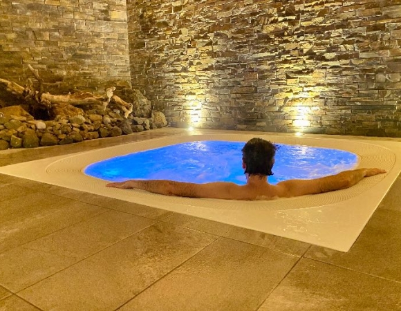 jacuzzi-chalet-laus-briancon-alpes-france.jpeg