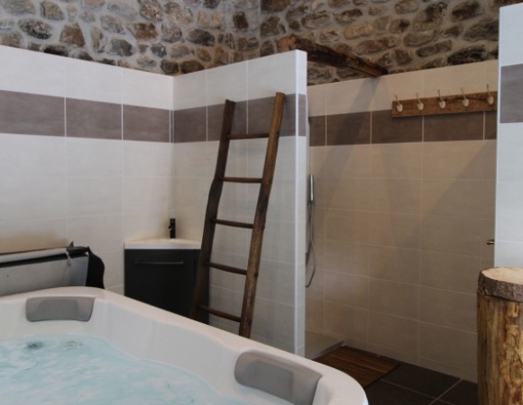 jacuzzi-en-ardeche.jpg