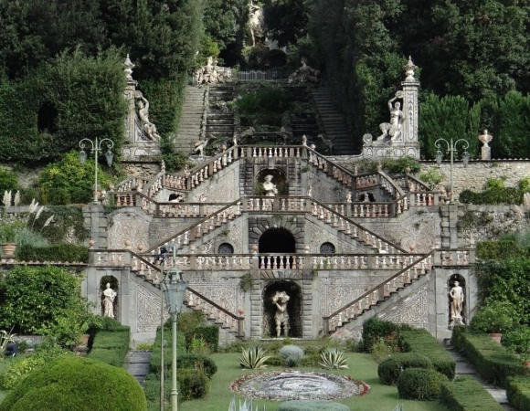 jardins-de-la-villa-garzoni-toscane-italie.webp