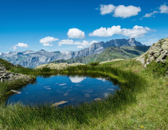 lac-d-altitude-dans-les-alpes-france.jpeg
