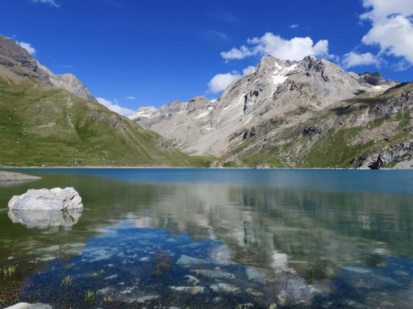 lac-de-la-sassiere.jpg
