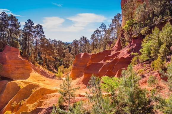 le-sentier-des-ocres-a-roussillon.webp