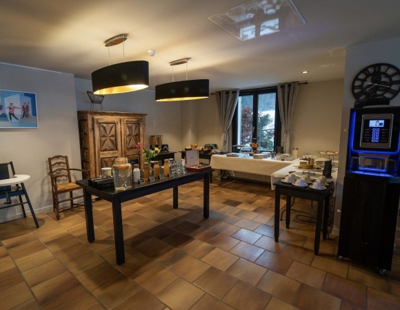 petit-dejeuner-a-l-hotel-belledonne.jpg
