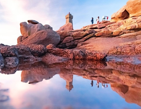 phare-cote-de-granit-rose-finistere-france.jpg