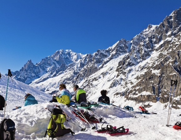 pique-nique-raquettes-mont-blanc-france.jpeg
