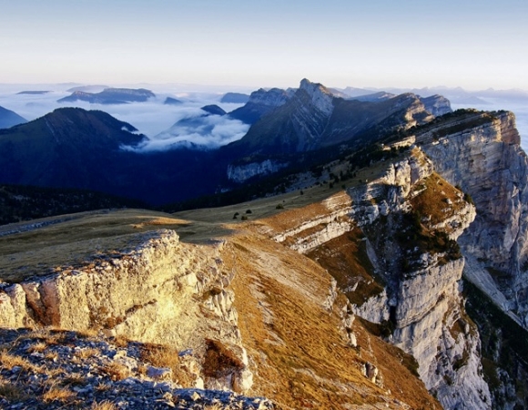 plateaux-chartreuse-au-dessus-des-nuages-bas-france.jpg