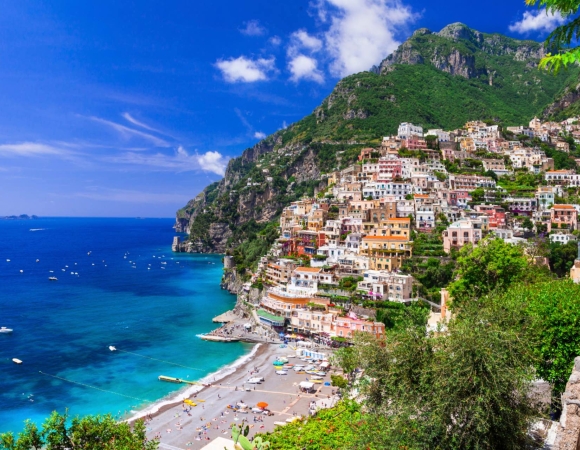 positano-autre-village-typique-de-la-cote-italienne.jpeg