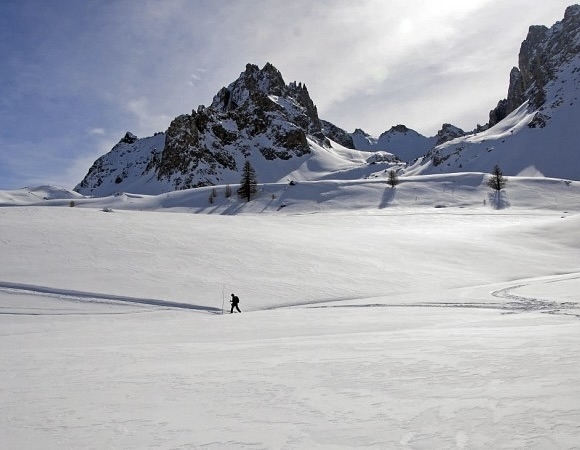 rando-raquettes-dans-la-vallee-du-nevache-alpes.jpg
