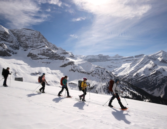 randonnee-a-raquettes-pyrennees-france.jpg