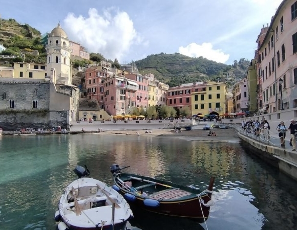 randonnee-dans-les-ruelles-de-vernazza-italie.jpg