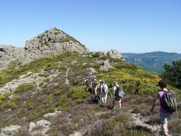 randonnee-groupe-sommet_marcheurs-caroux.jpg