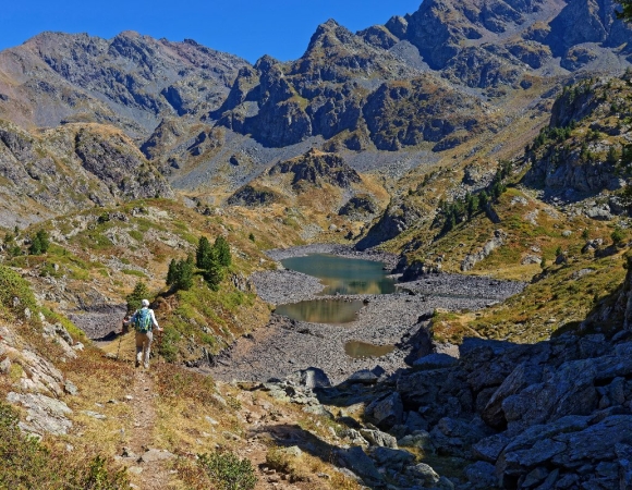 randonnee-pres-d-un-lac-belledonne-france.jpeg