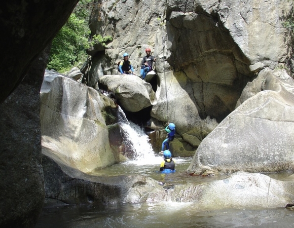 sejour-canyoning-famille-france-nature-occitane.jpg