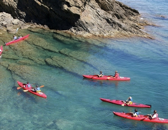 sejour-famille-kayak-de-mer-nature-occitane-mer-montagne.jpg