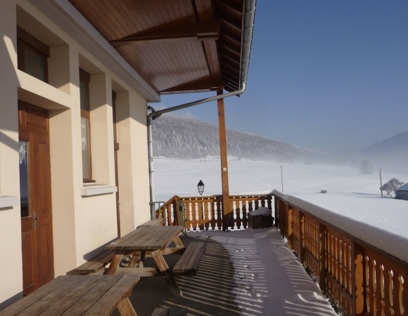 terrasse-hiver-alpes-la-fruitiere.jpg