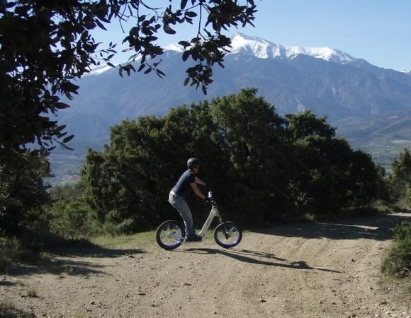 trottinette-descente-famille-pyrenees-sejour.jpeg