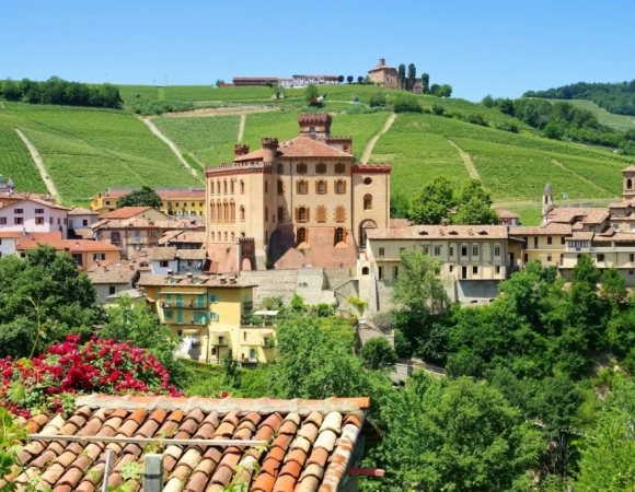 village-de-barolo-pays-de-la-truffe-en-italie.webp