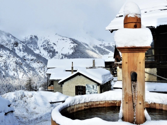 village-fontaine-saint-veran.jpg