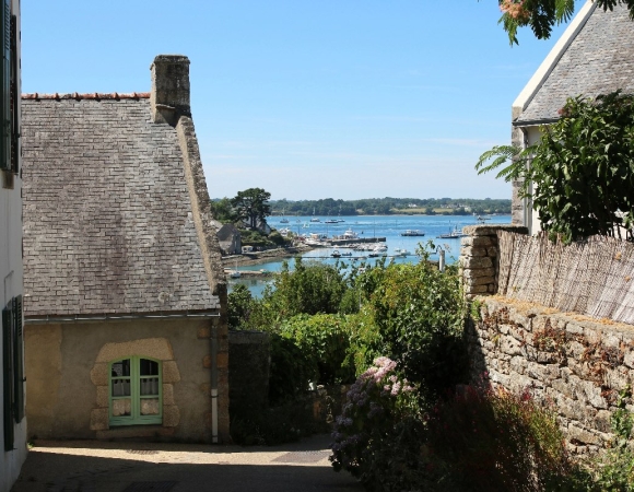 village-sur-les-iles-du-morbihan-bretagne-france.jpeg
