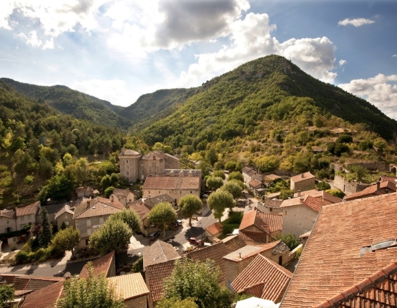 village-typique-des-cevennes-en-rando.jpg