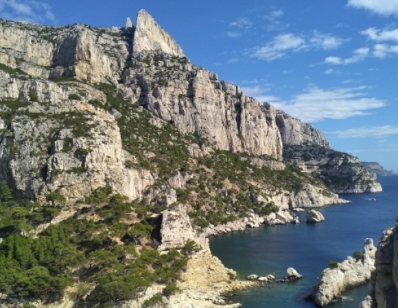 vue-sur-la-calanque-de-sugiton-entre-terre-et-mer.jpg