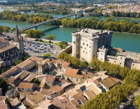 vue-sur-le-chateau-du-roi-rene.jpeg