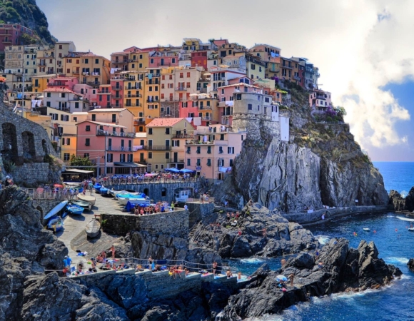 vue-sur-manarola-deuis-les-sentiers-de-randonnee-cinque-terre-italie.jpg